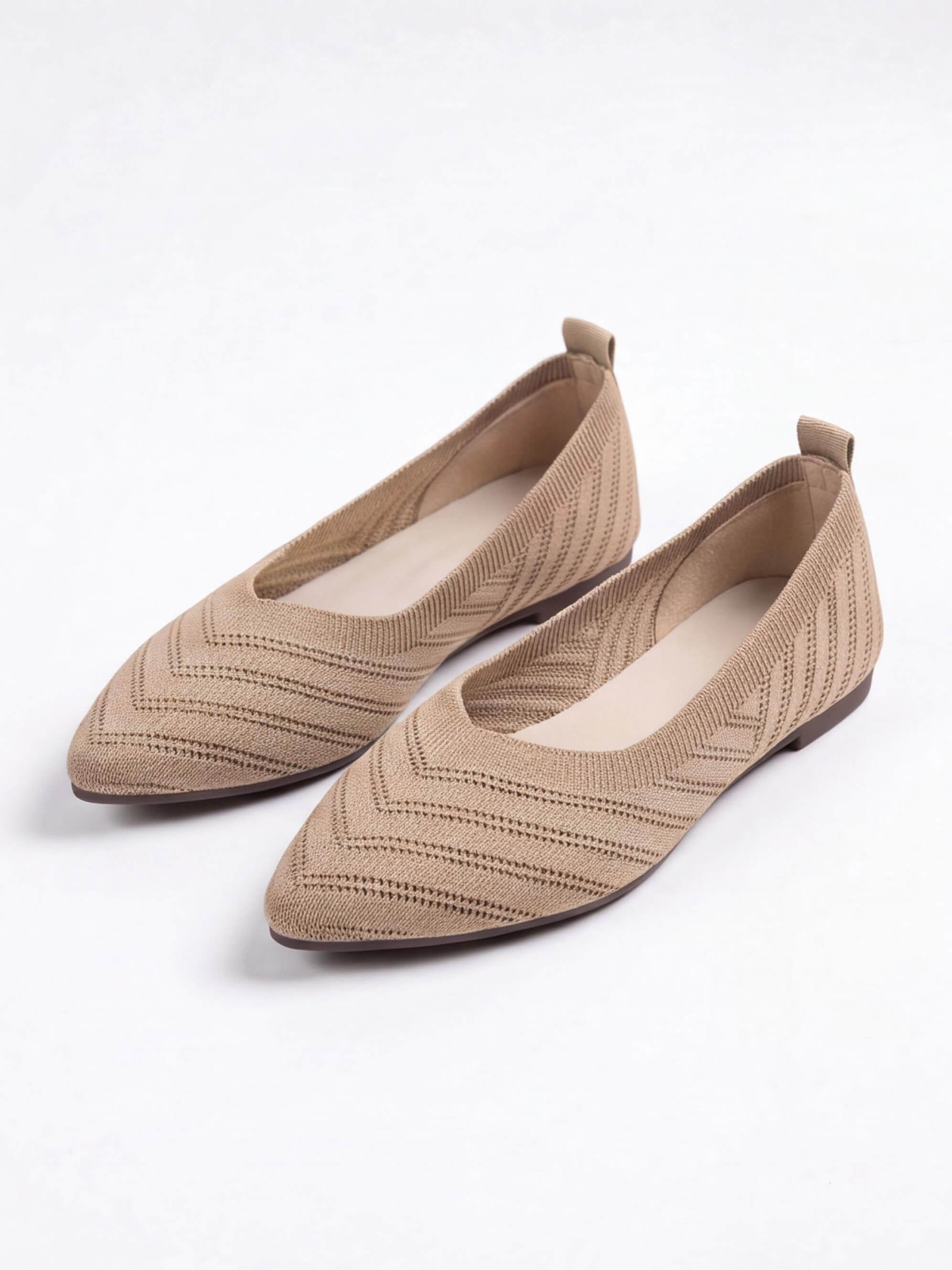 Women’s Textured Pointed-Toe Ballet Flats