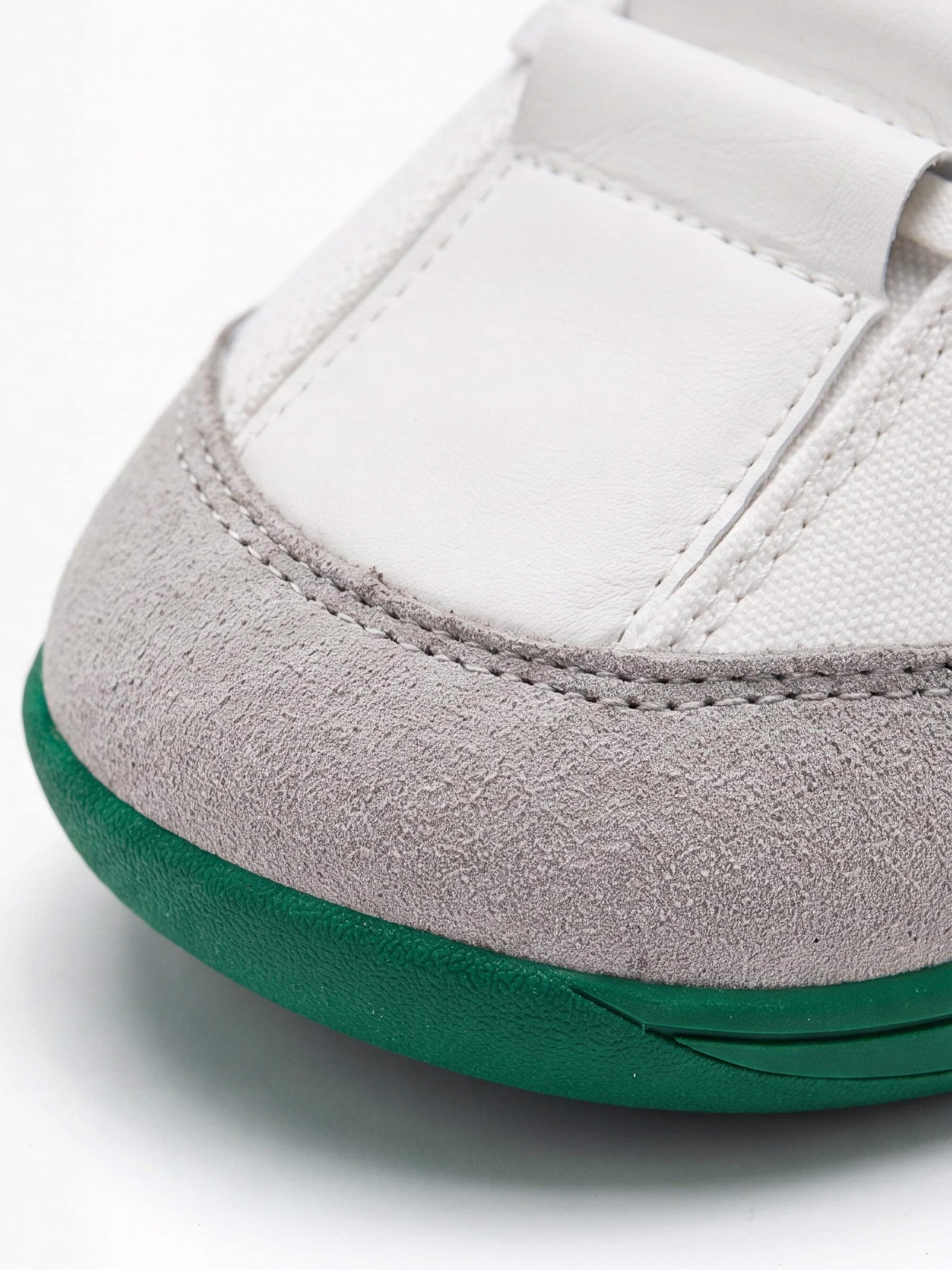 Women’s Minimalist Lace-Up Low-Top Sneakers