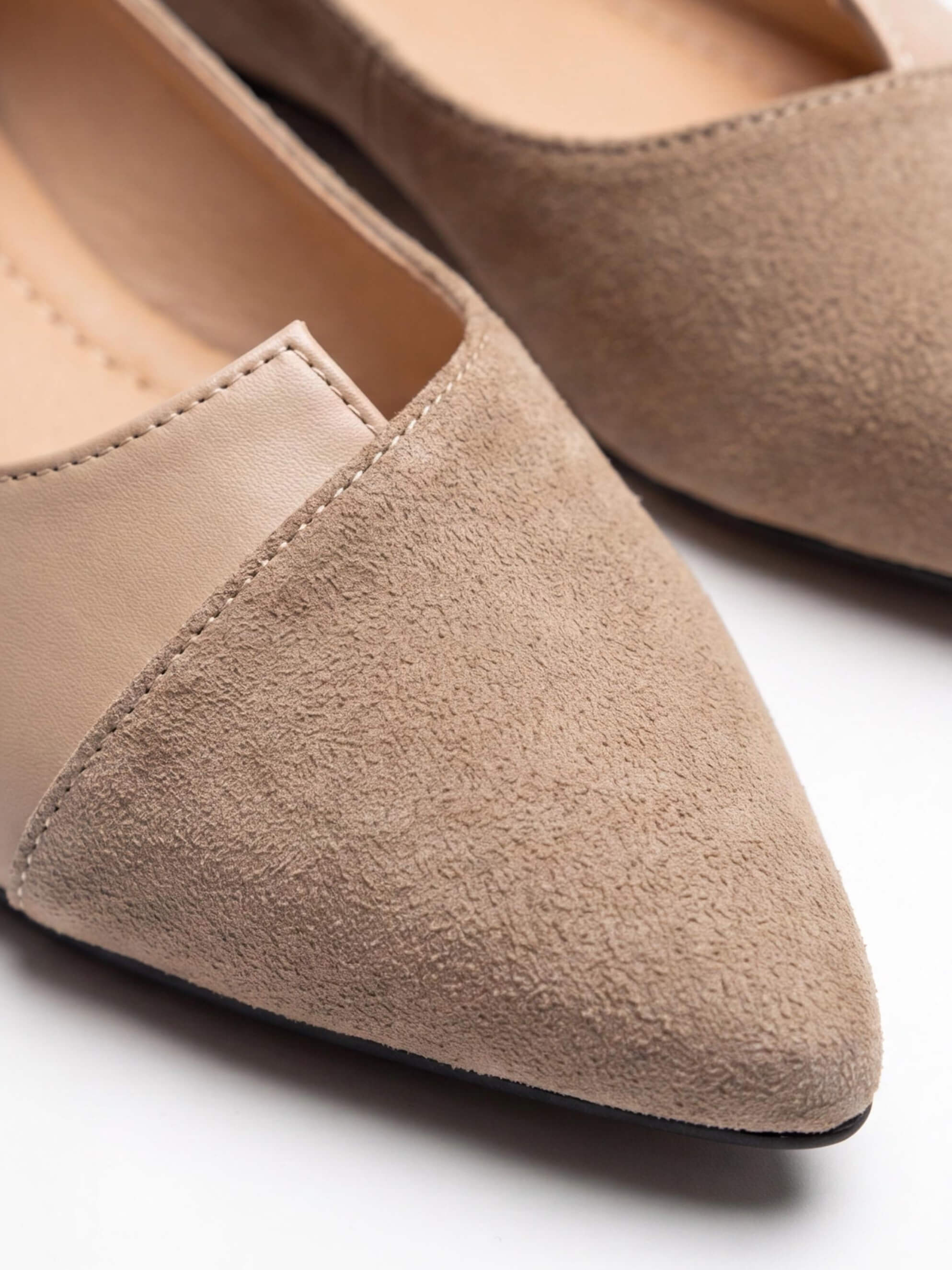 Women’s Two-Texture V-Cut Pointed Flats