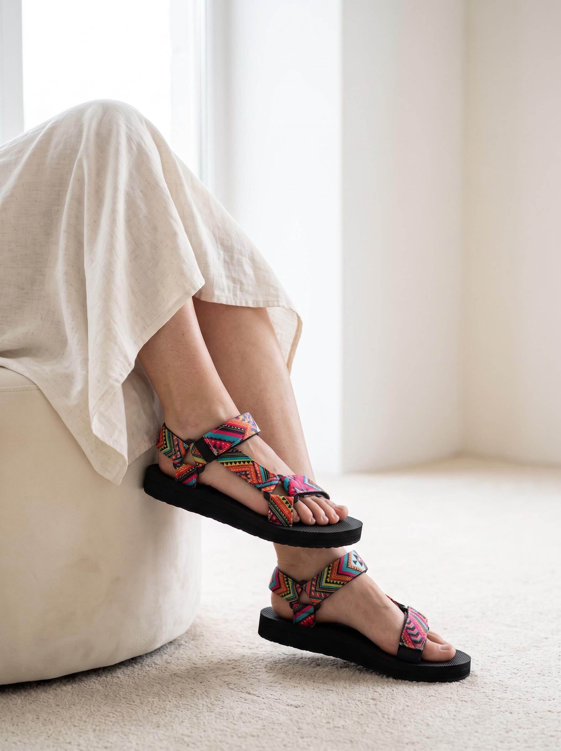 Women’s Patterned Strappy Flat Sandals