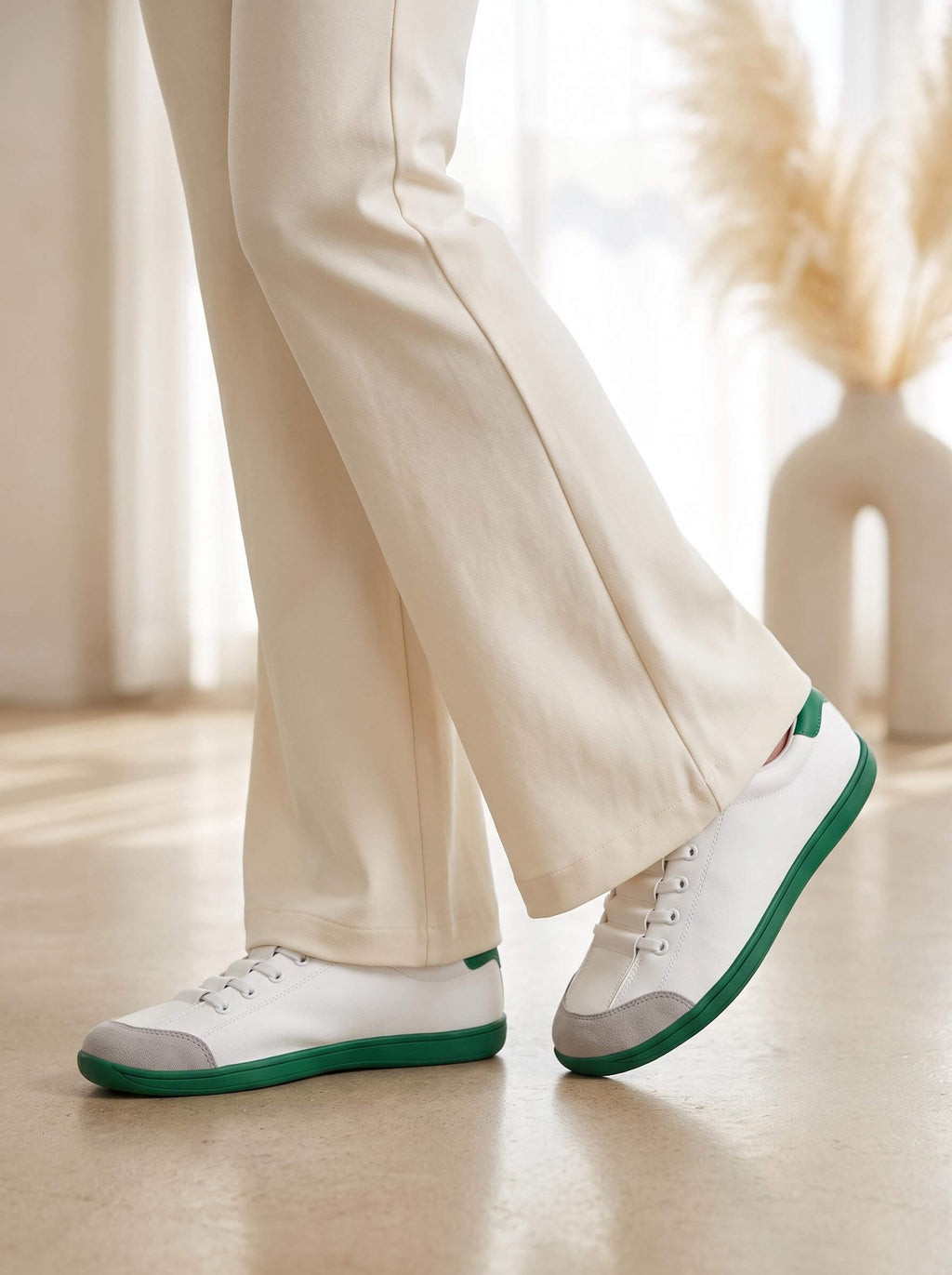 Women’s Minimalist Lace-Up Low-Top Sneakers