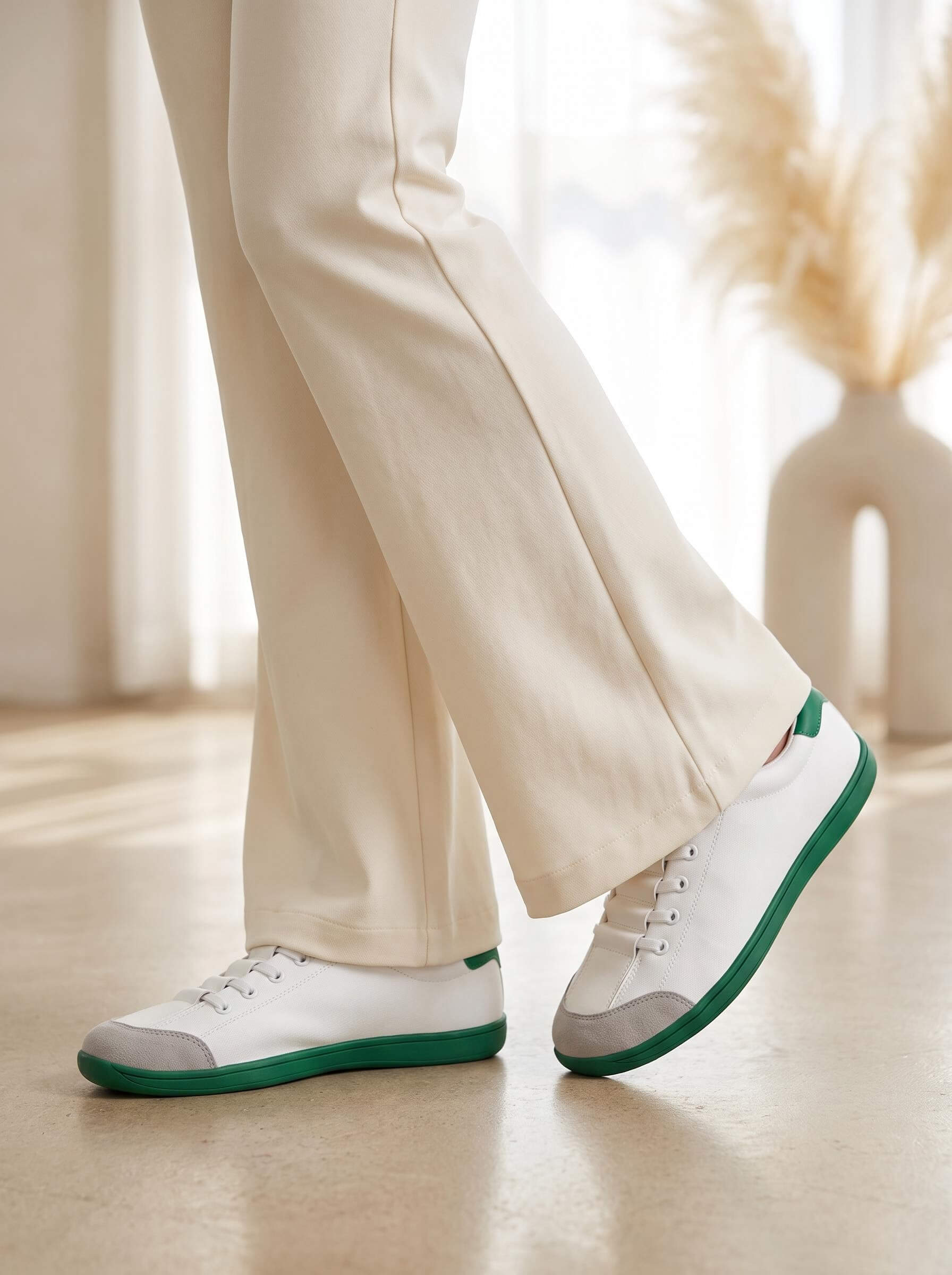 Women’s Minimalist Lace-Up Low-Top Sneakers