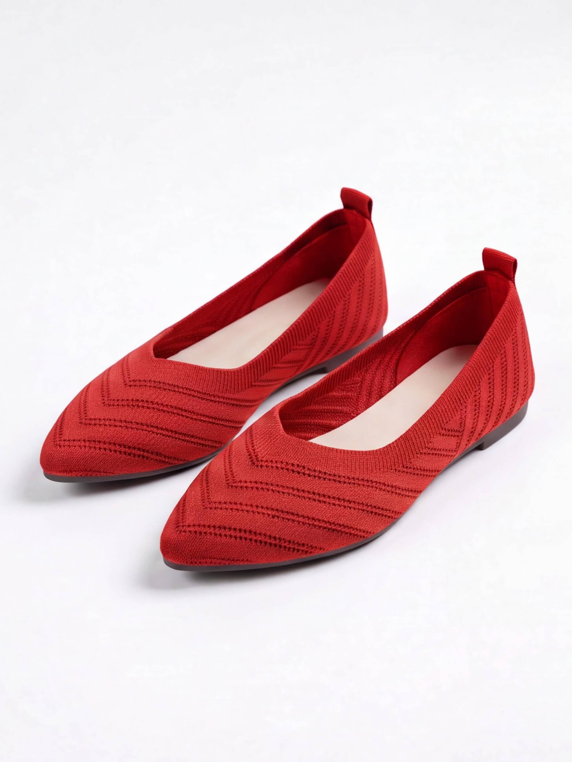 Women’s Textured Pointed-Toe Ballet Flats