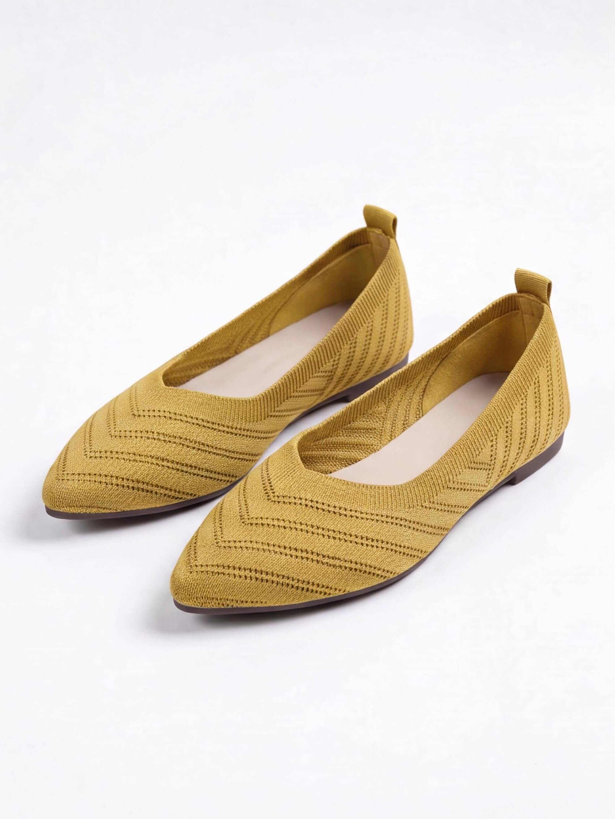 Women’s Textured Pointed-Toe Ballet Flats